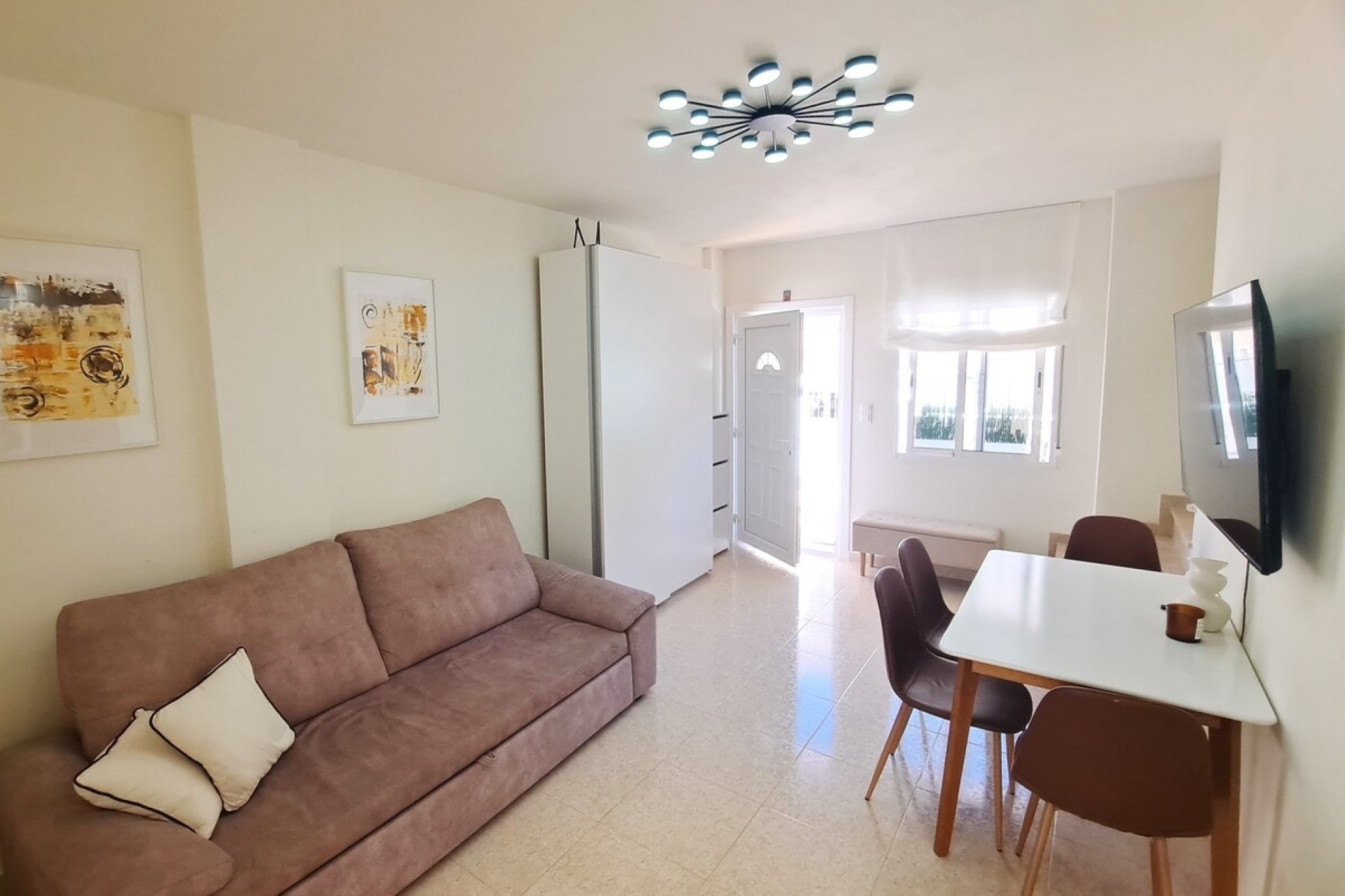Herverkoop - Town House -
Villamartin - Las filipinas