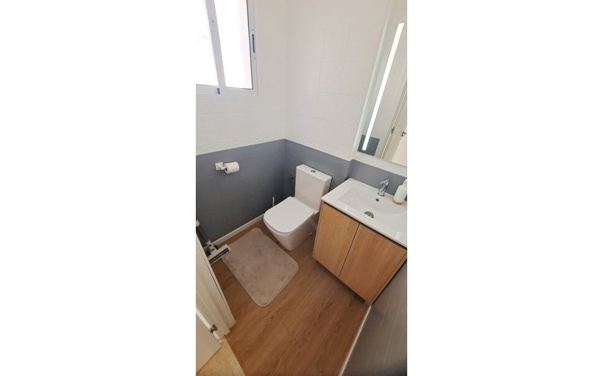 Herverkoop - Town House -
Villamartin - Las filipinas