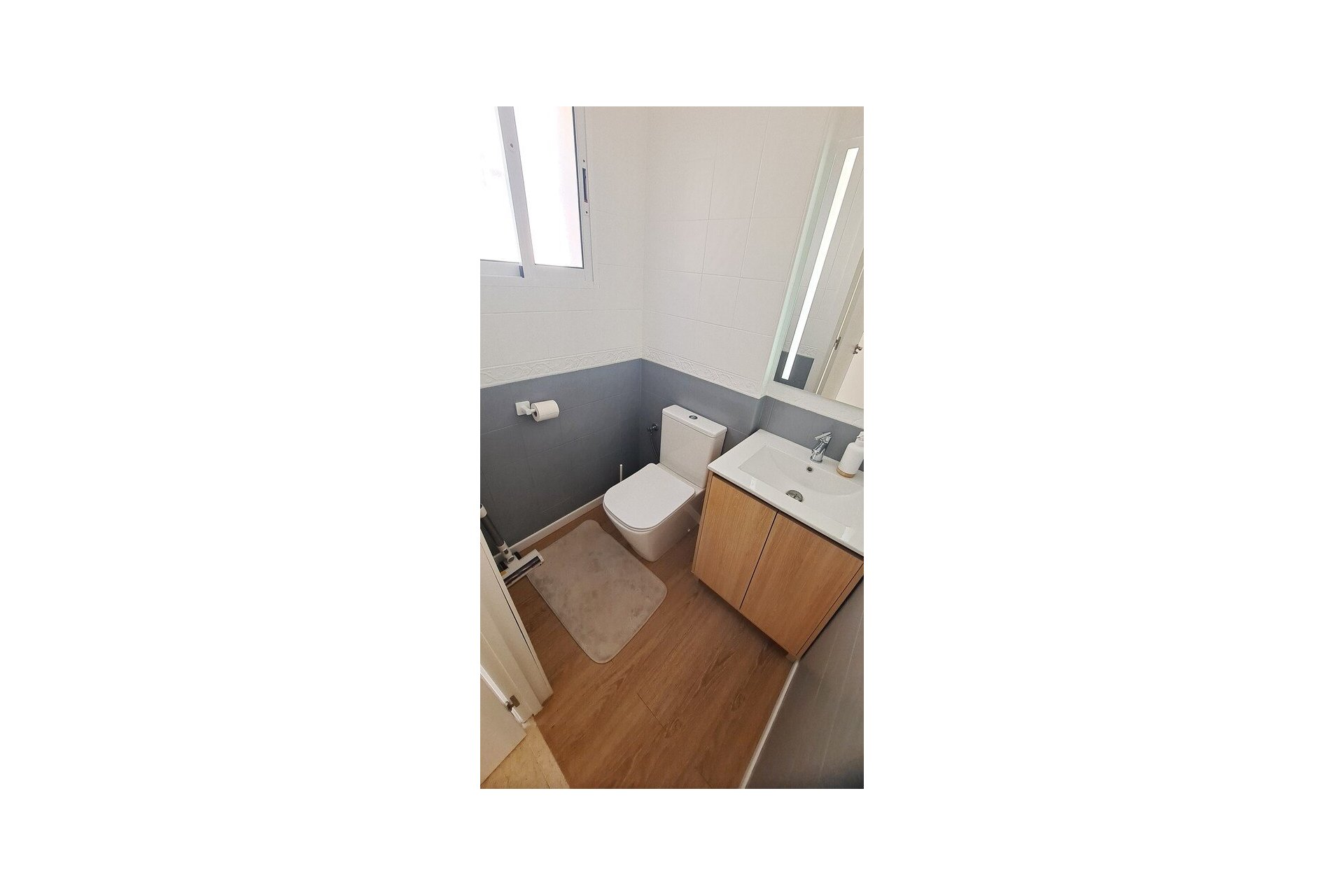 Herverkoop - Town House -
Villamartin - Las filipinas