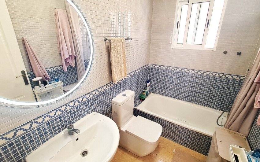Herverkoop - Town House -
Villamartin - Las filipinas