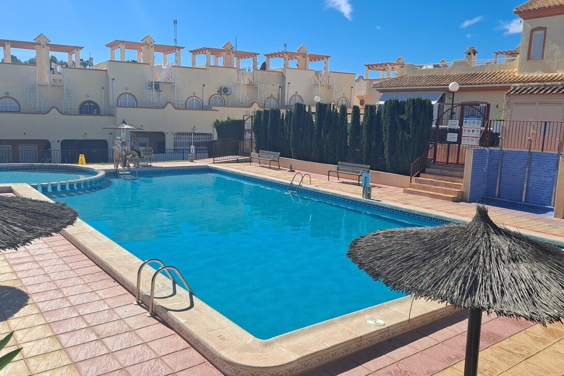 Herverkoop - Town House -
Villamartin - Las filipinas