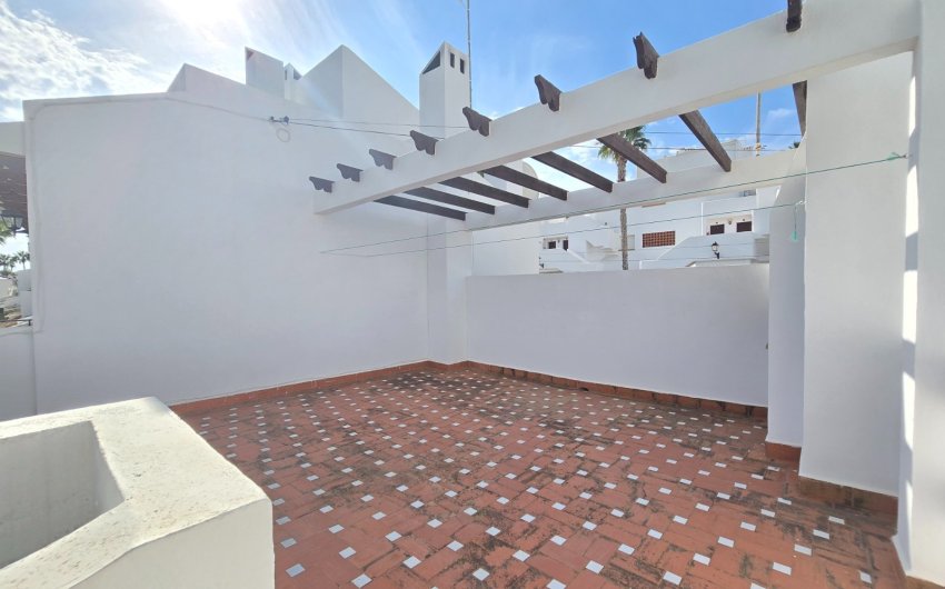 Herverkoop - Townhouse * -
Villamartin * - Los Dolses *