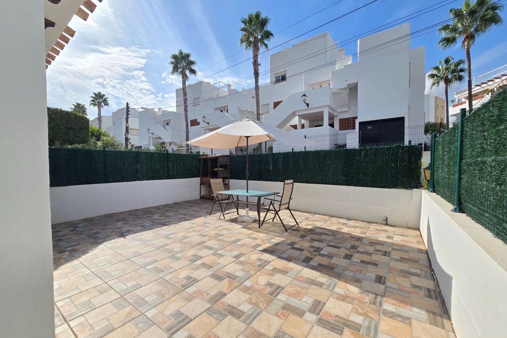 Herverkoop - Townhouse * -
Villamartin * - Los Dolses *
