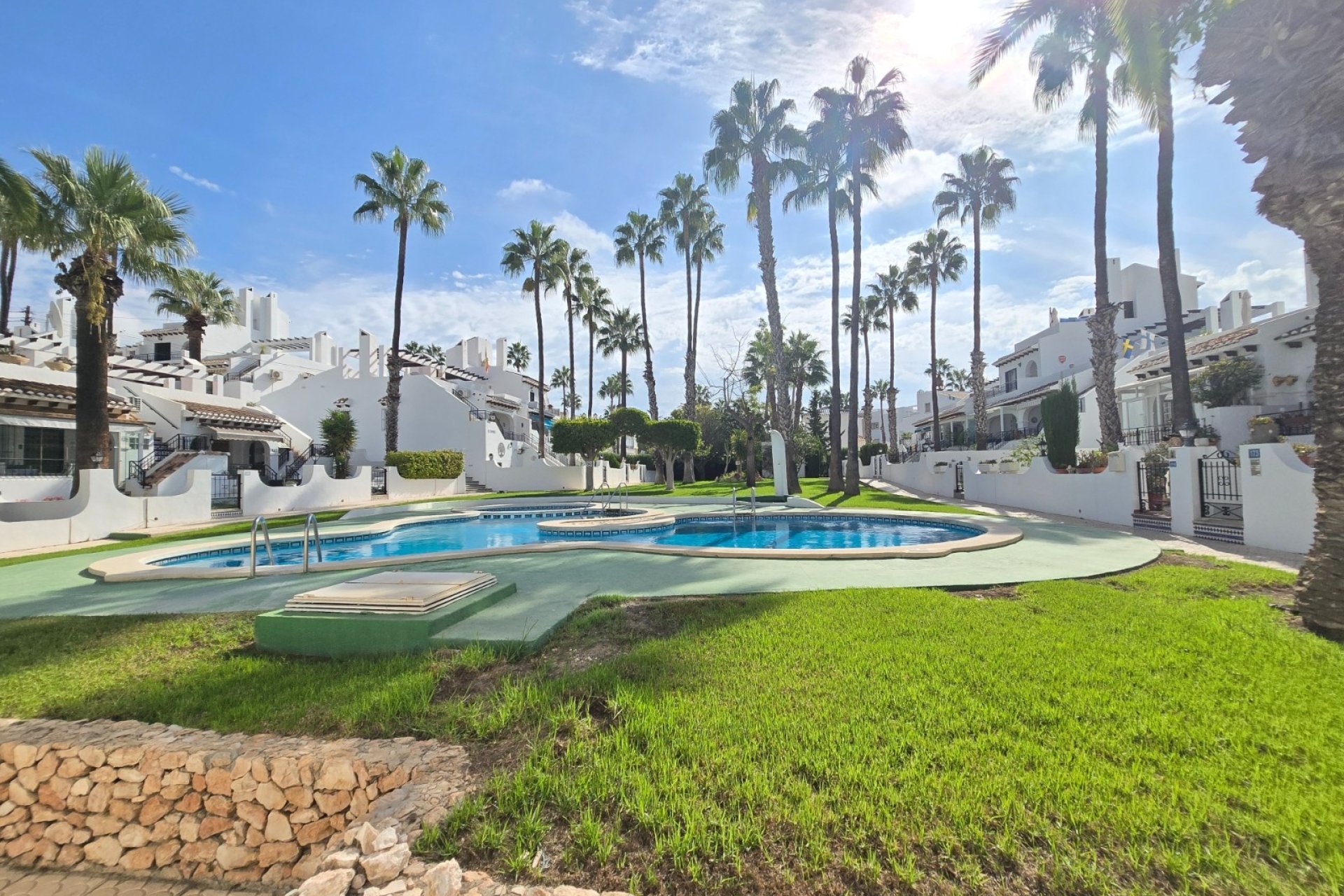 Herverkoop - Townhouse * -
Villamartin * - Los Dolses *