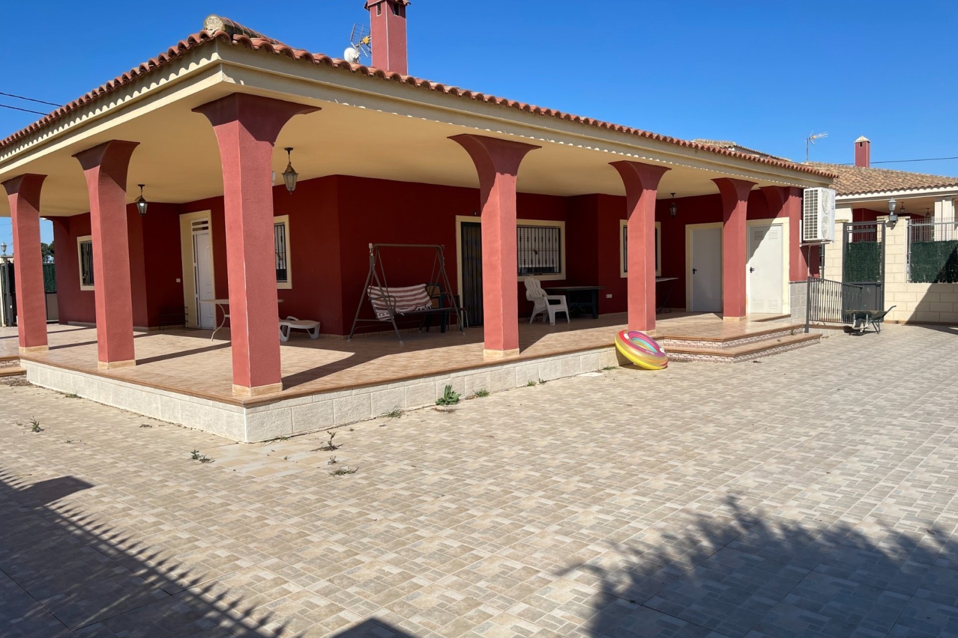 Herverkoop - Villa -
Albatera - Inland