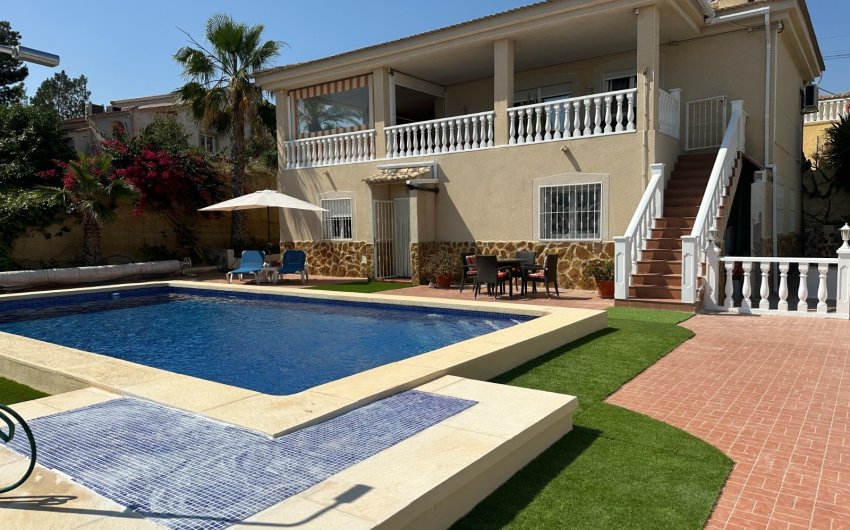 Herverkoop - Villa -
Algorfa - Inland