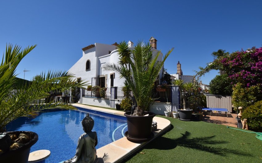 Herverkoop - Villa -
Algorfa - Inland