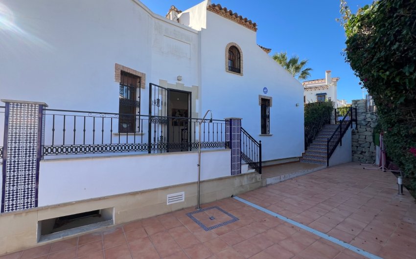 Herverkoop - Villa -
Algorfa - Inland