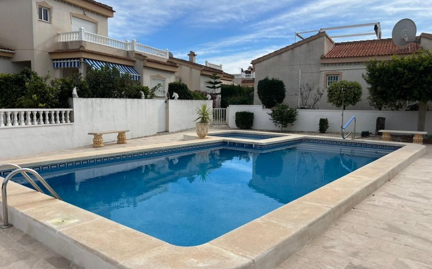 Herverkoop - Villa -
Algorfa - Inland