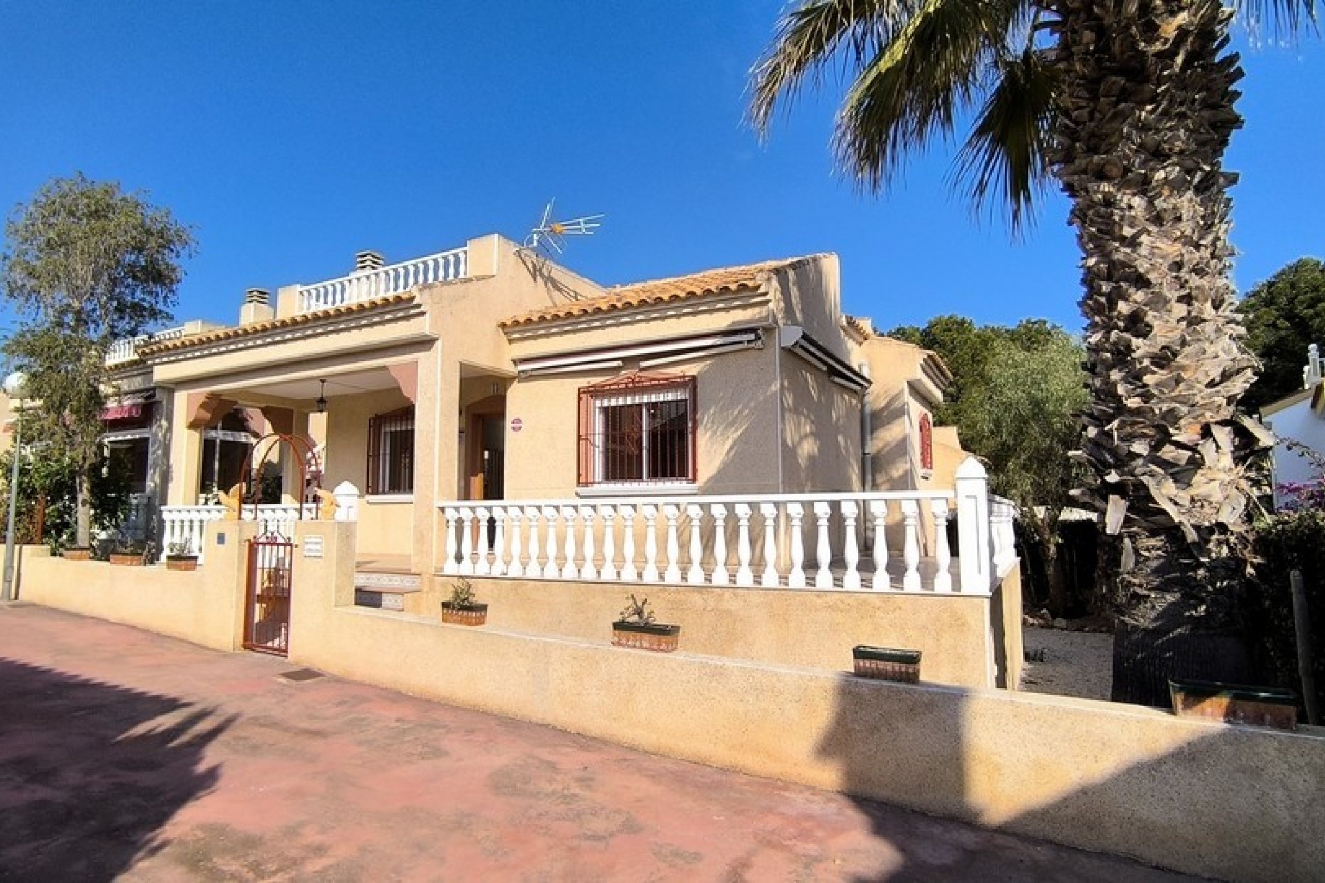 Herverkoop - Villa -
Algorfa - Montemar