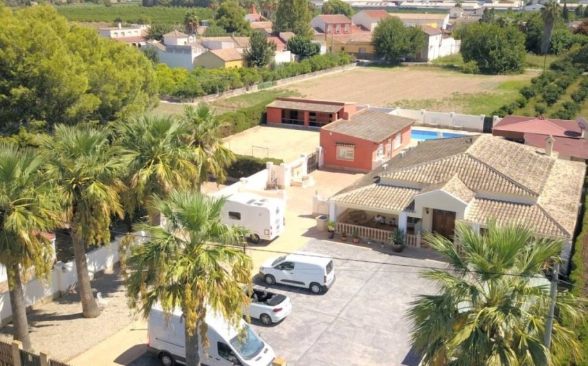 Herverkoop - Villa -
Almoradí - Heredades