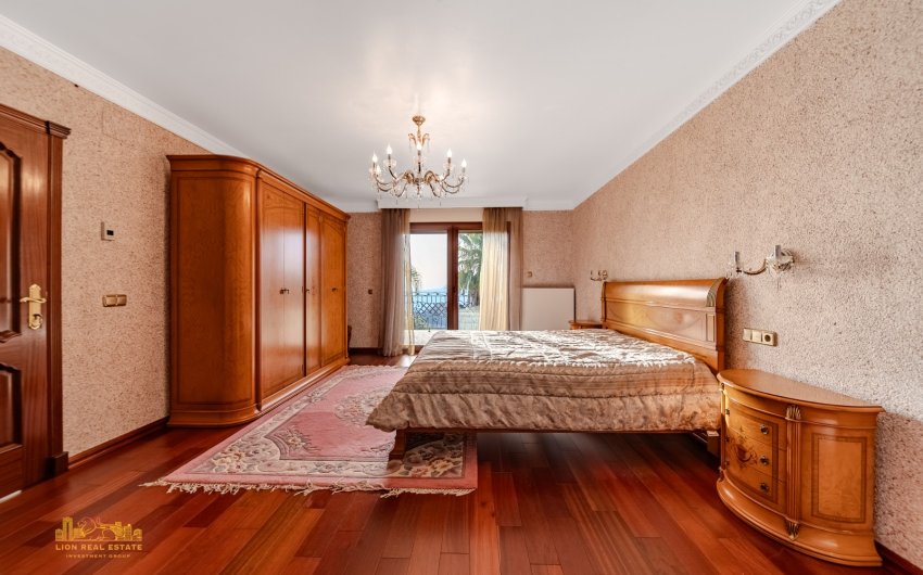 Herverkoop - Villa -
Altea