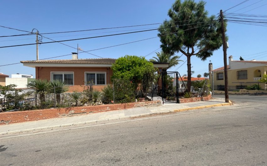 Herverkoop - Villa -
Benijofar - Costa Blanca