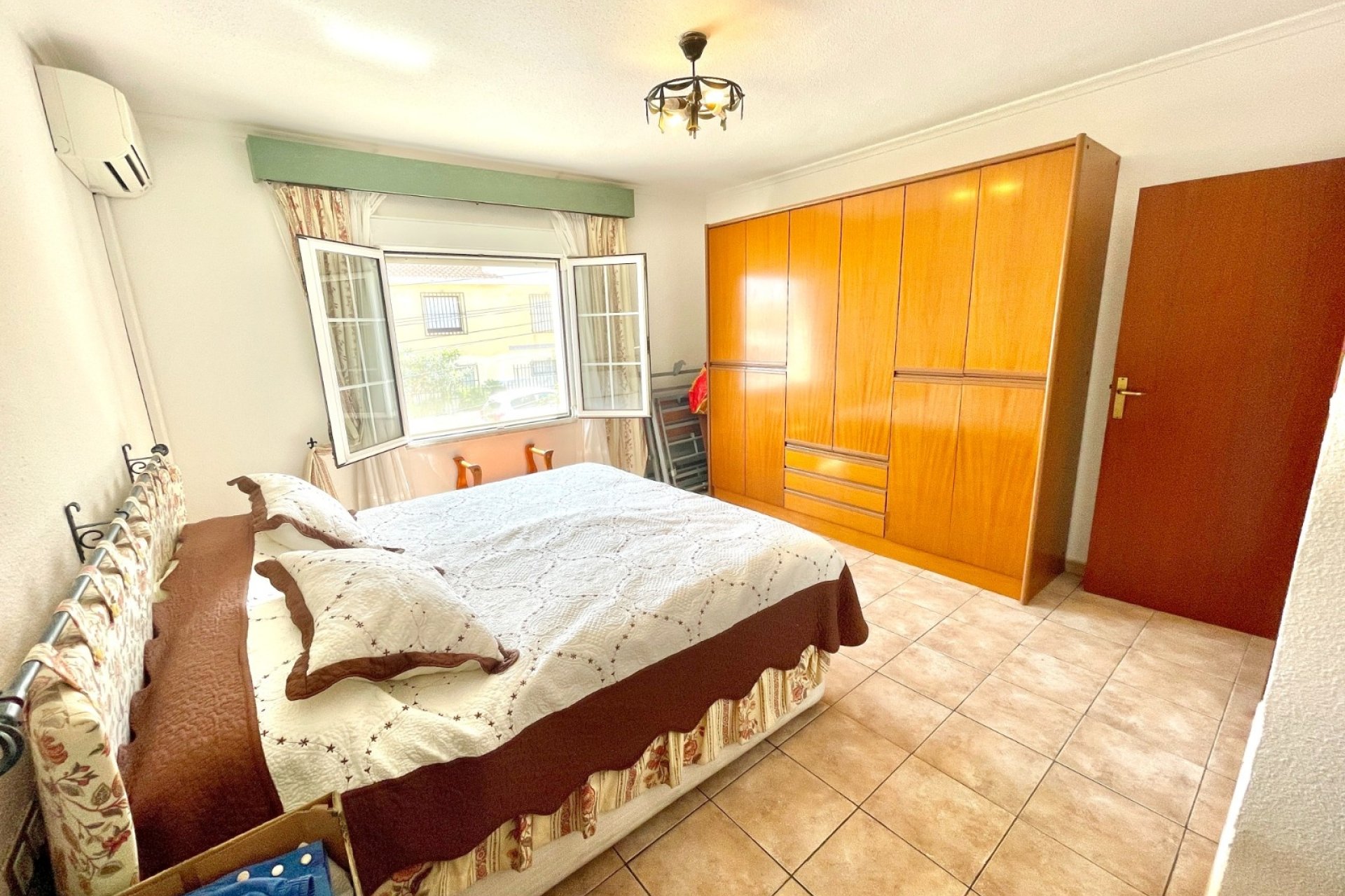 Herverkoop - Villa -
Benijofar - pueblo
