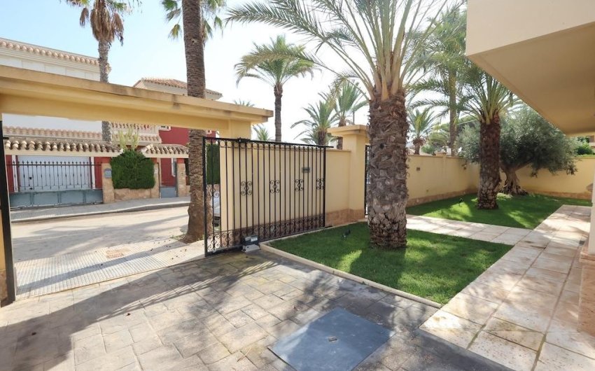 Herverkoop - Villa -
Cabo Roig - Costa Blanca
