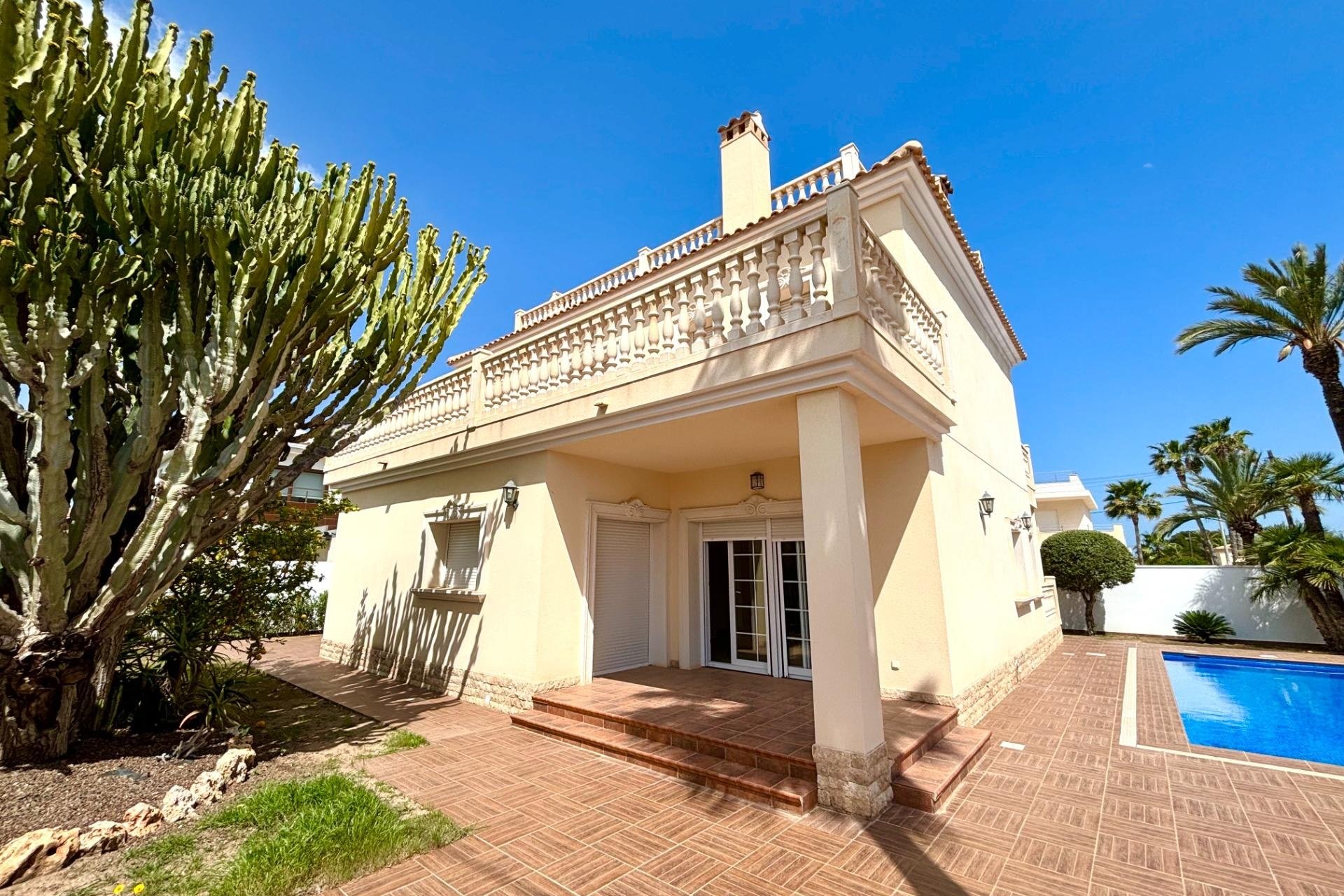 Herverkoop - Villa -
Cabo Roig - Costa Blanca