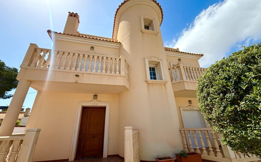 Herverkoop - Villa -
Cabo Roig - Costa Blanca