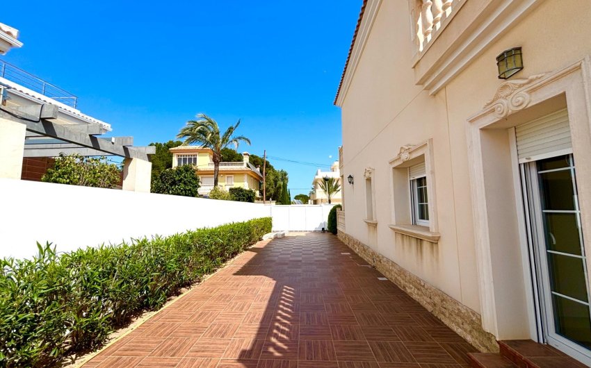 Herverkoop - Villa -
Cabo Roig - Costa Blanca