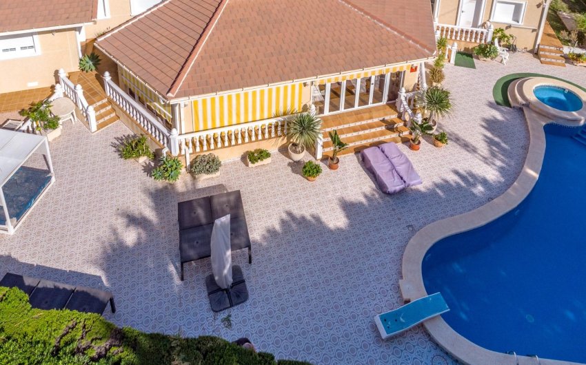 Herverkoop - Villa -
Cabo Roig - Muy Cerca De La Playa