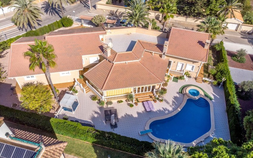 Herverkoop - Villa -
Cabo Roig - Muy Cerca De La Playa