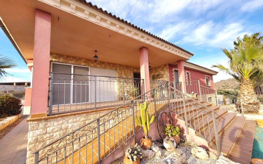 Herverkoop - Villa -
Calasparra - Inland