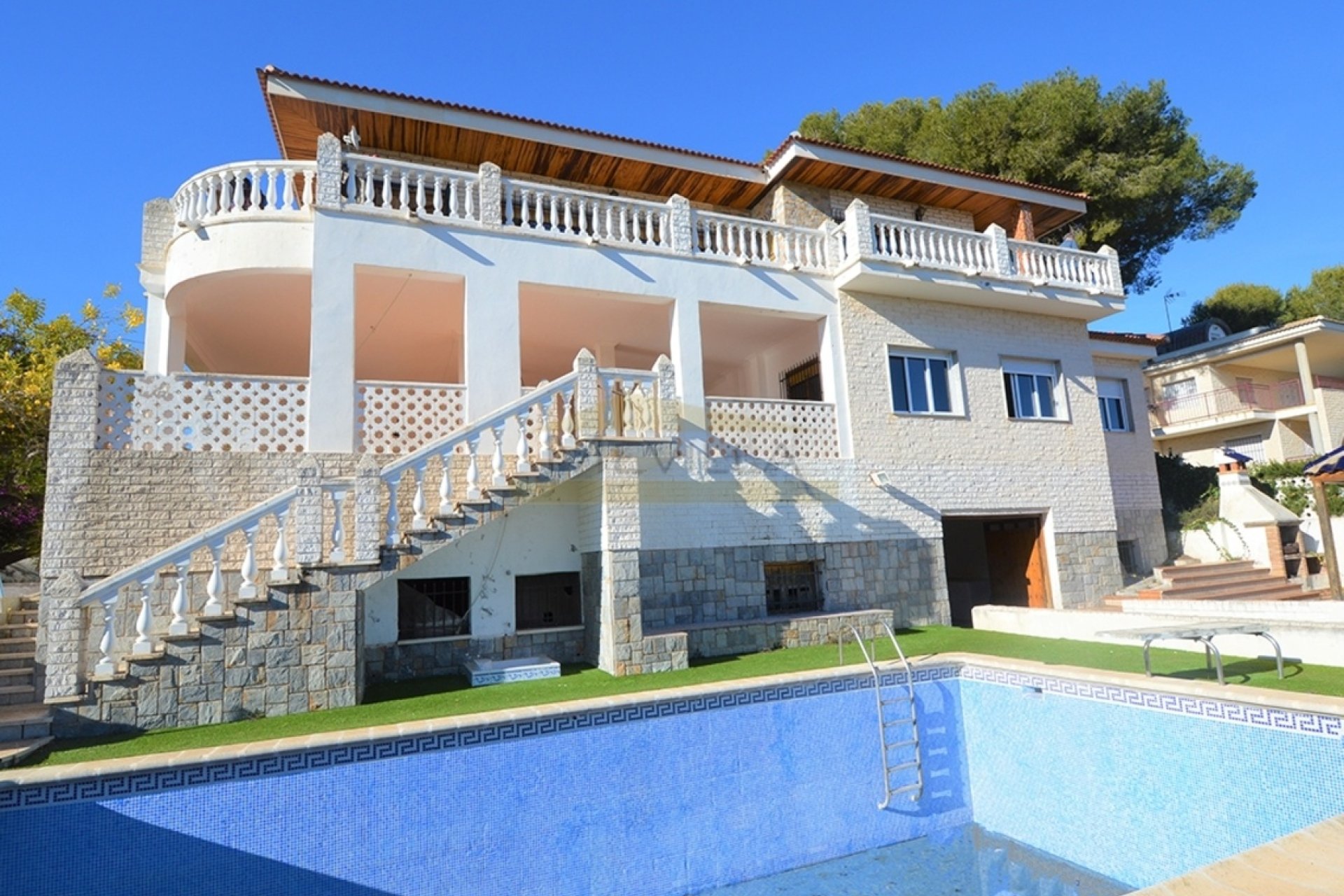 Herverkoop - Villa -
Campoamor - Costa Blanca