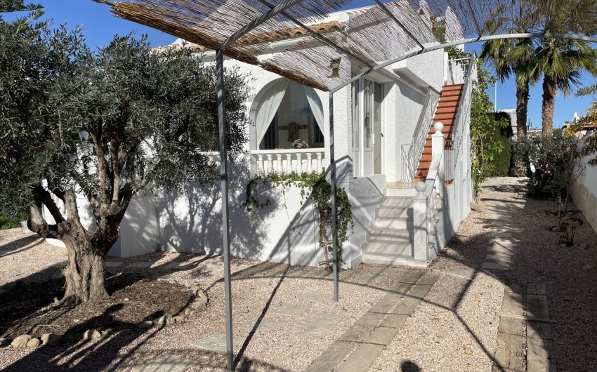 Herverkoop - Villa -
Camposol - Inland