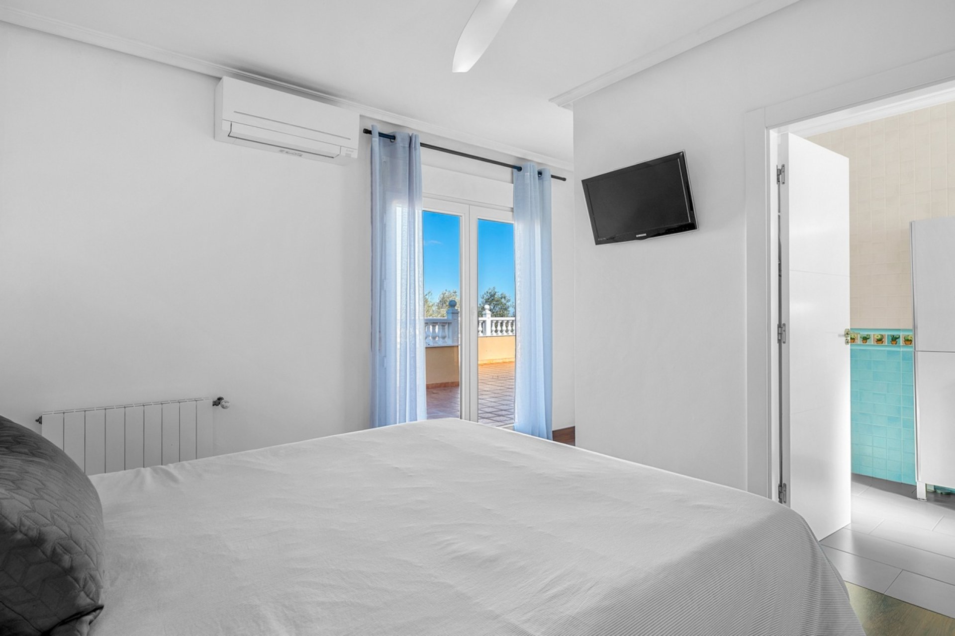 Herverkoop - Villa -
Ciudad De Las Comunicaciones - Costa Blanca
