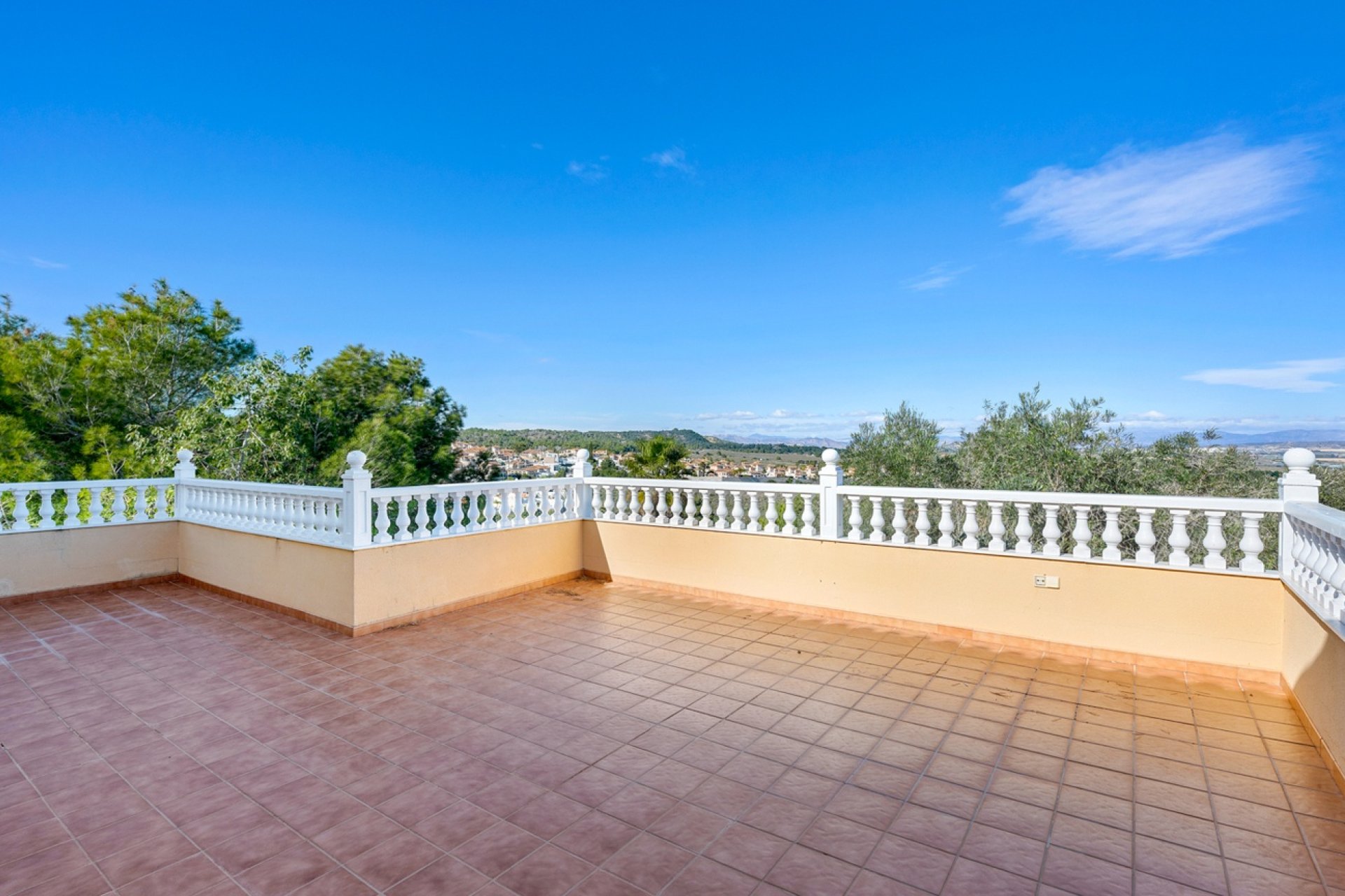 Herverkoop - Villa -
Ciudad De Las Comunicaciones - Costa Blanca