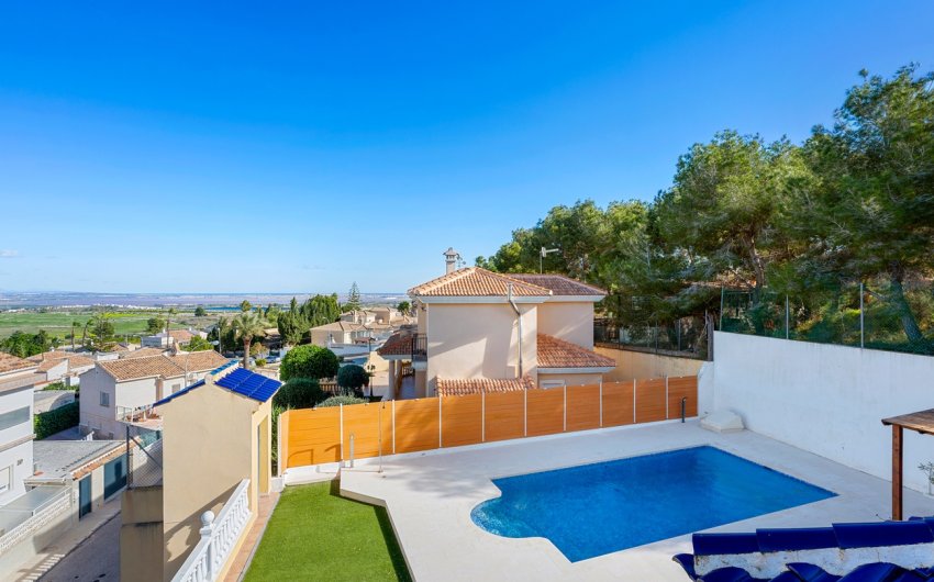 Herverkoop - Villa -
Ciudad De Las Comunicaciones - Costa Blanca