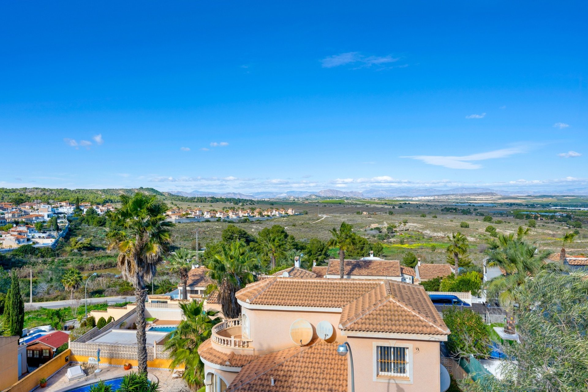 Herverkoop - Villa -
Ciudad De Las Comunicaciones - Costa Blanca