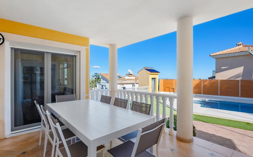 Herverkoop - Villa -
Ciudad De Las Comunicaciones - Costa Blanca