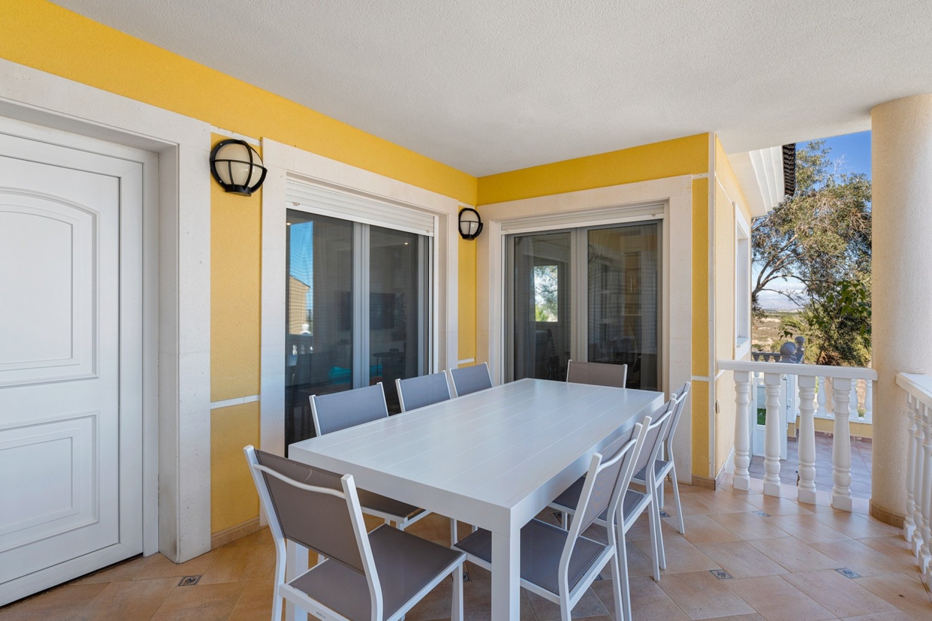 Herverkoop - Villa -
Ciudad De Las Comunicaciones - Costa Blanca