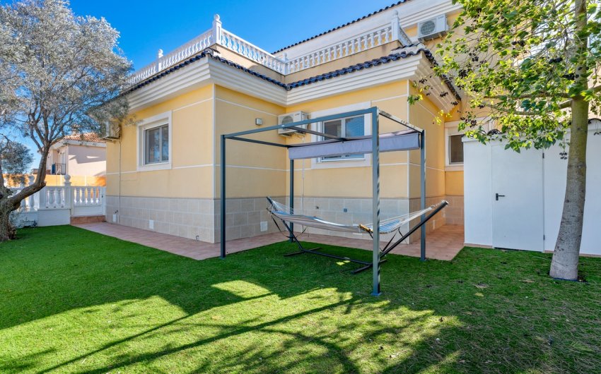 Herverkoop - Villa -
Ciudad De Las Comunicaciones - Costa Blanca