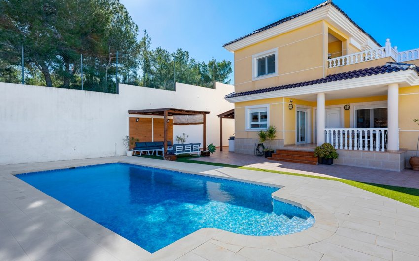Herverkoop - Villa -
Ciudad De Las Comunicaciones - Costa Blanca