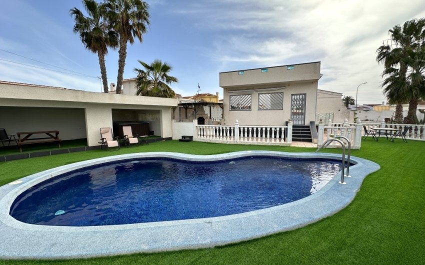 Herverkoop - Villa -
Ciudad Quesada - Costa Blanca