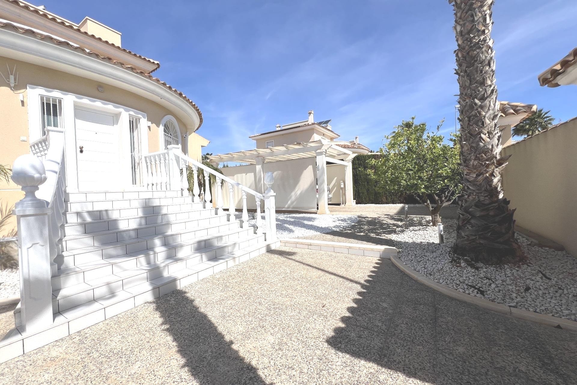 Herverkoop - Villa -
Ciudad Quesada - Costa Blanca