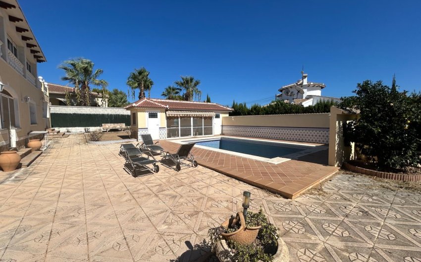 Herverkoop - Villa -
Ciudad Quesada - town