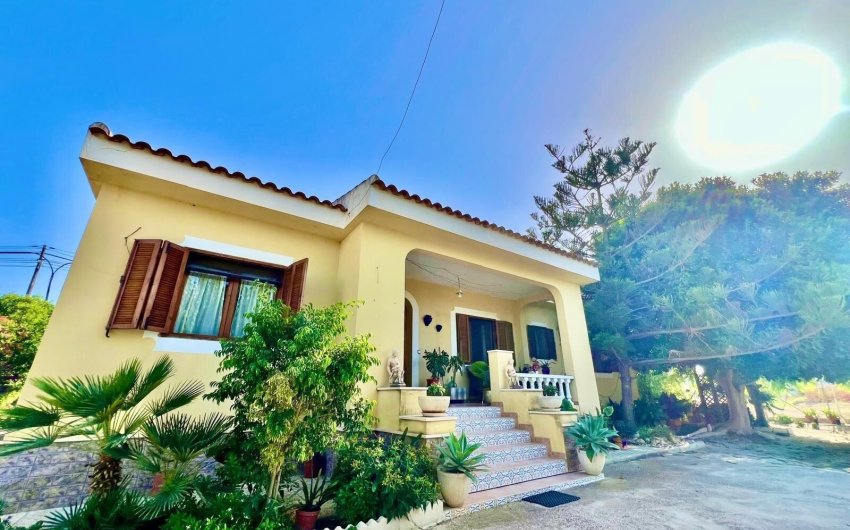 Herverkoop - Villa -
Daya Vieja - Costa Blanca Sur
