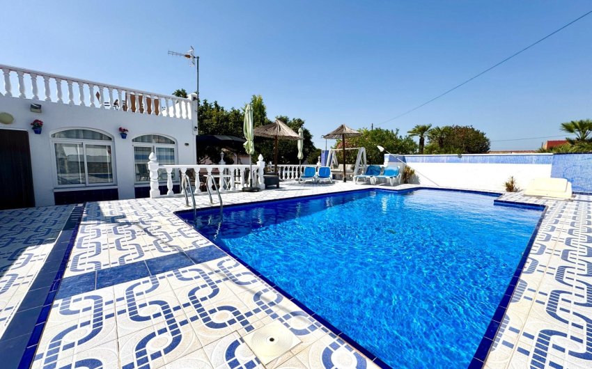 Herverkoop - Villa -
Dolores - Comunidad Valenciana