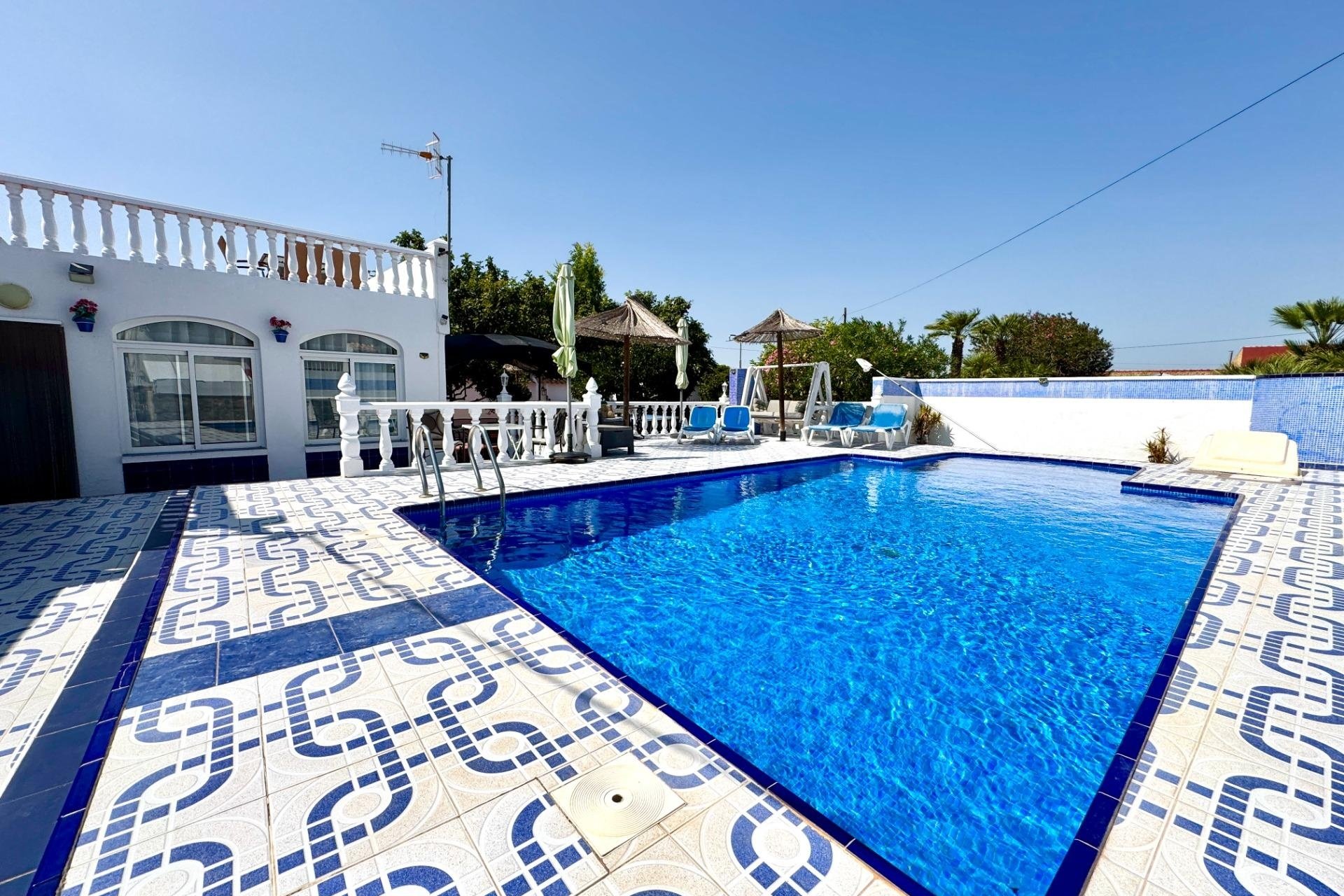 Herverkoop - Villa -
Dolores - Comunidad Valenciana