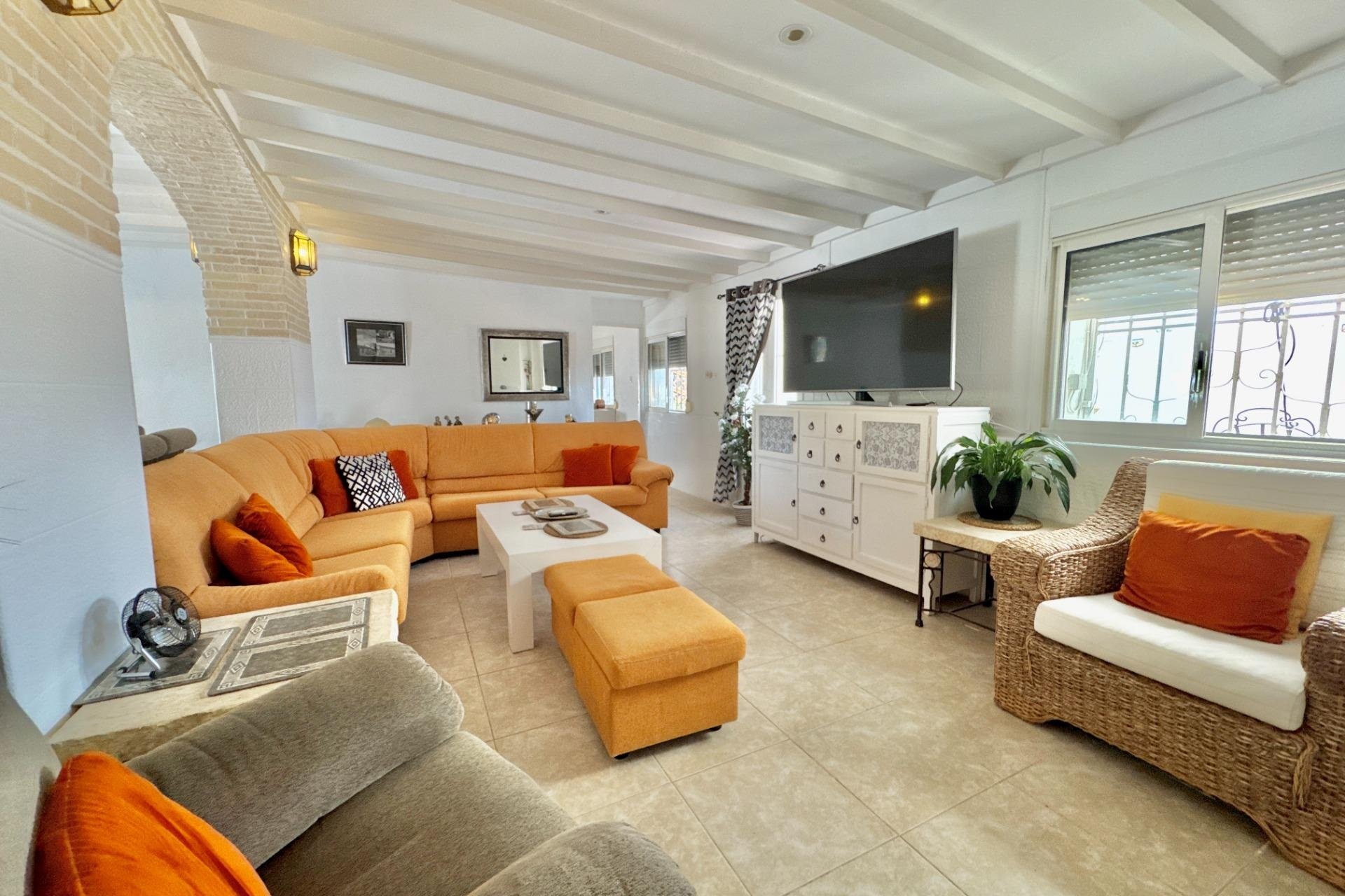 Herverkoop - Villa -
Dolores - Comunidad Valenciana