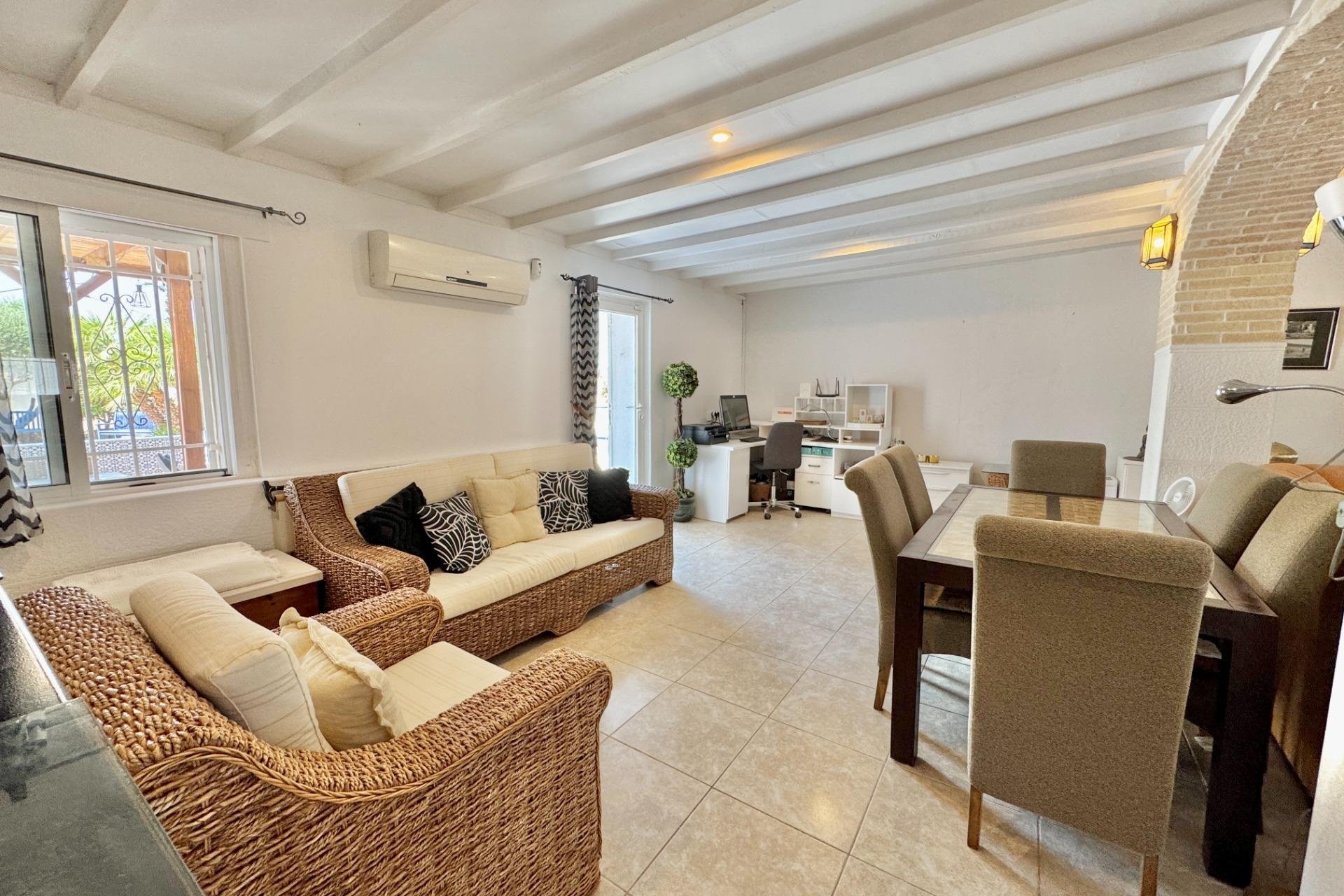Herverkoop - Villa -
Dolores - Comunidad Valenciana