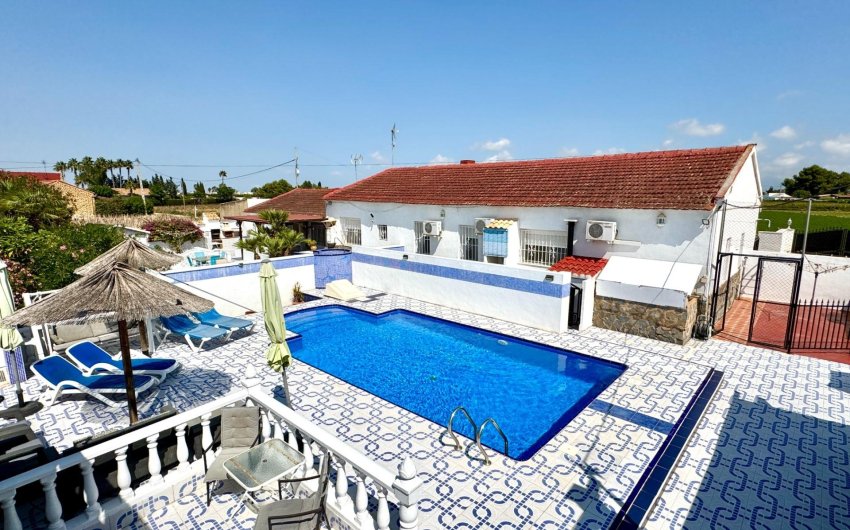 Herverkoop - Villa -
Dolores - Comunidad Valenciana