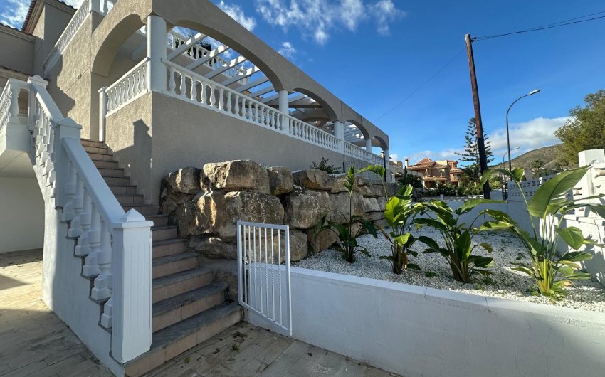 Herverkoop - Villa -
El Campello - Costa Blanca