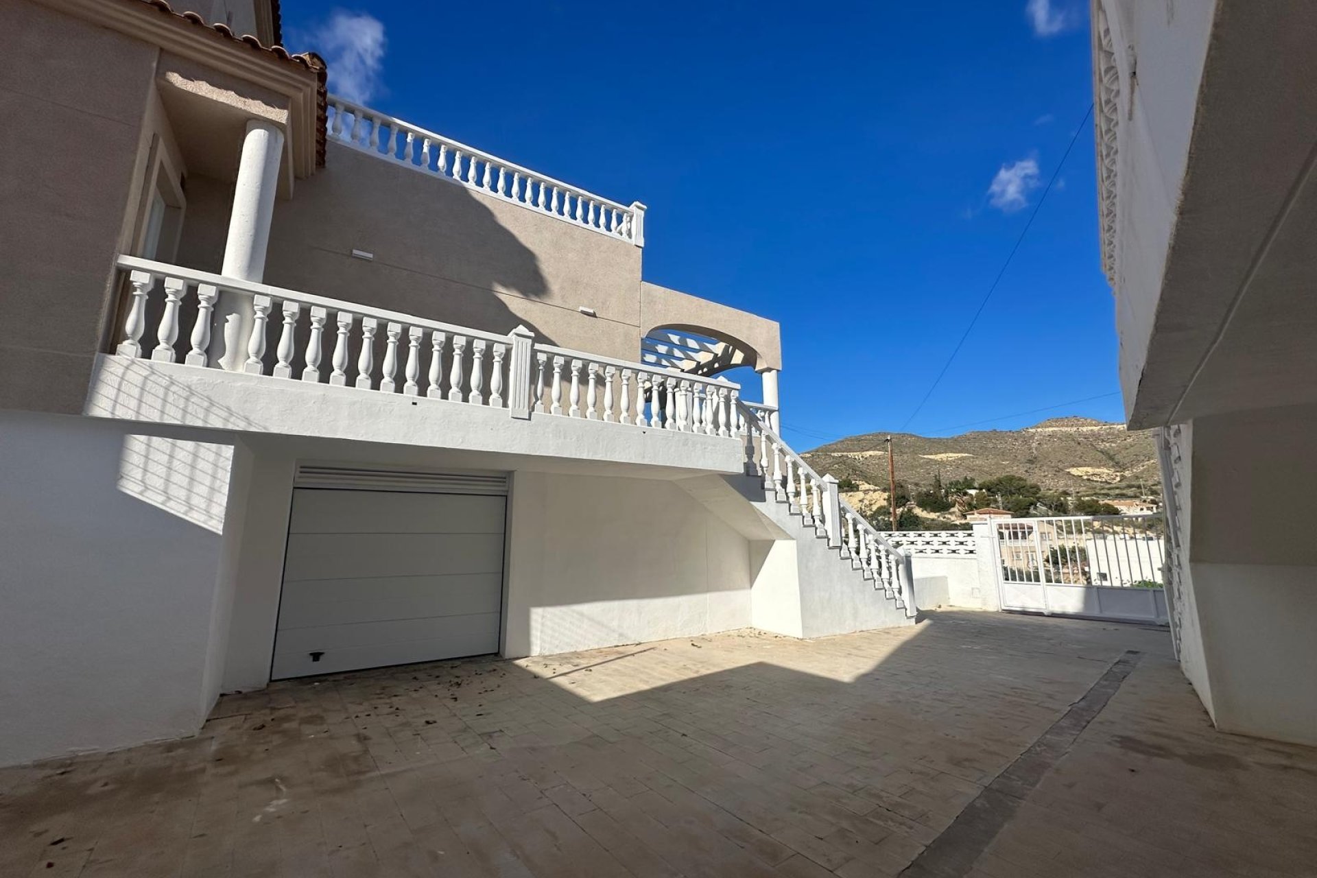 Herverkoop - Villa -
El Campello - Costa Blanca