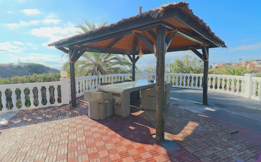 Herverkoop - Villa -
El Campello - Coveta fuma