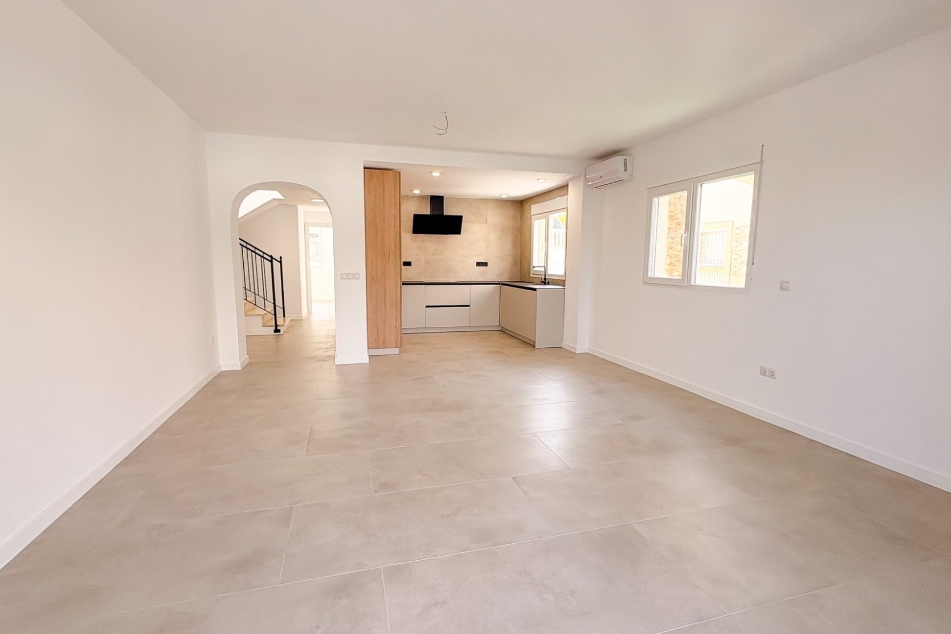 Herverkoop - Villa -
El Campello - Pueblo Acantilado - Venta Lanuza