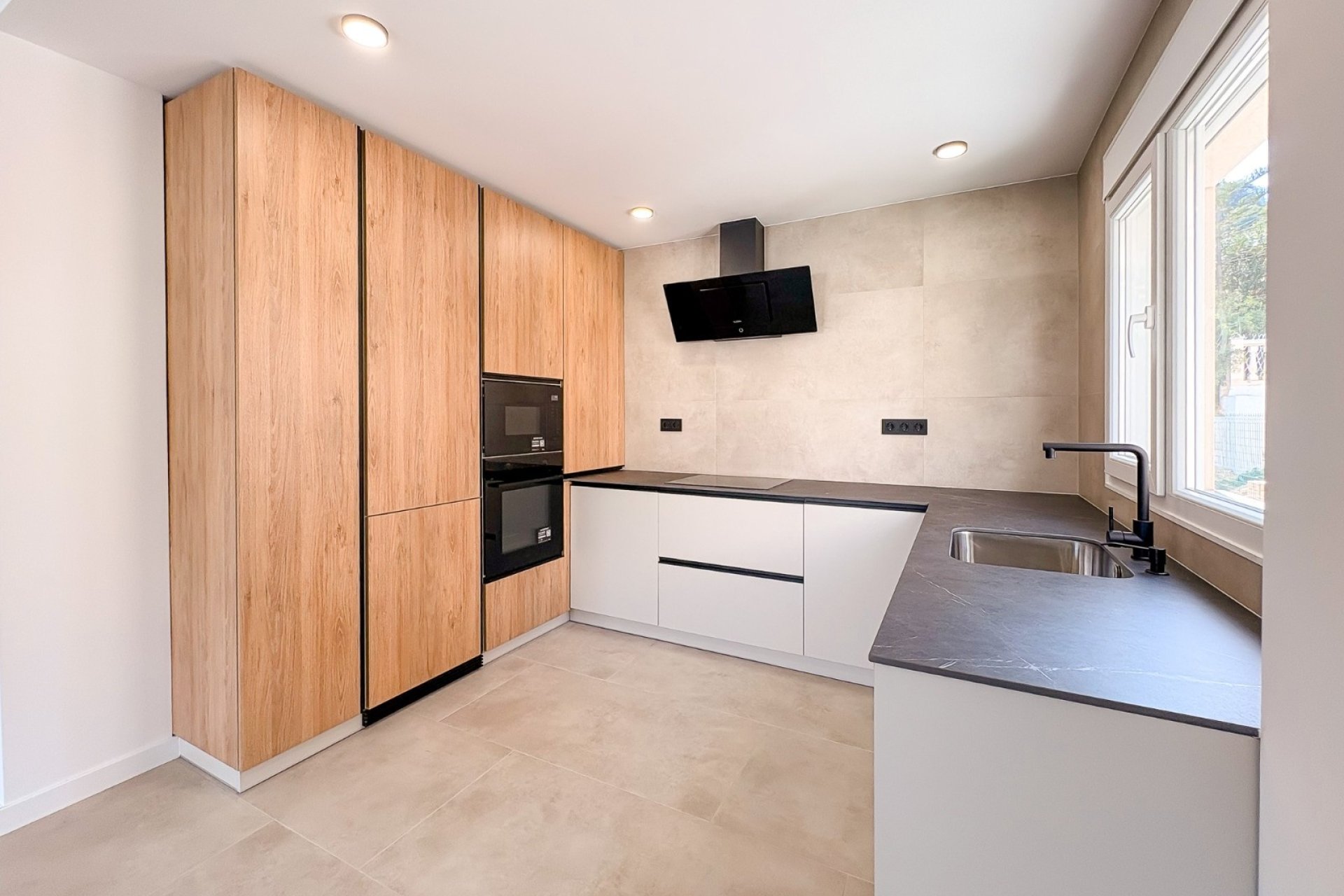 Herverkoop - Villa -
El Campello - Pueblo Acantilado - Venta Lanuza