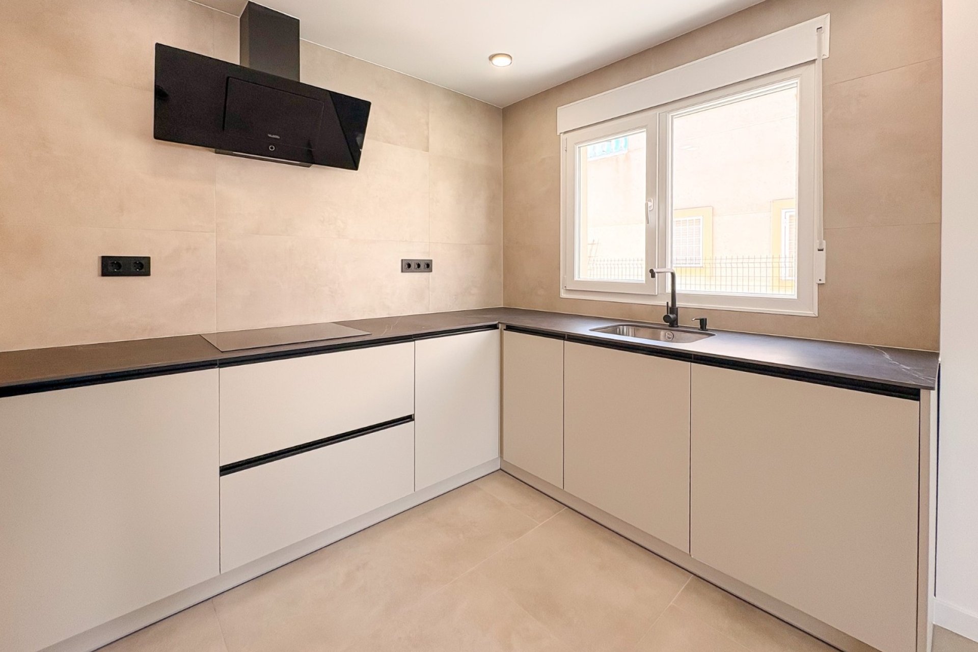 Herverkoop - Villa -
El Campello - Pueblo Acantilado - Venta Lanuza